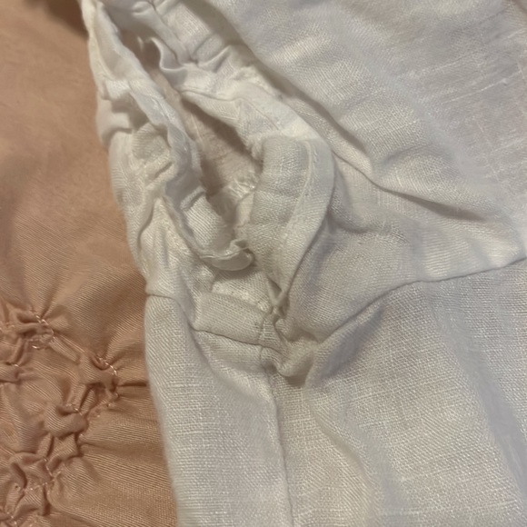 Large Shirt From H and M. White color shortsleeved With Puffed/Regian sleeves - Picture 5 of 6